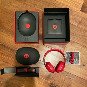 Beats by Dre Studio3 Noise Canceling Headphones - never used